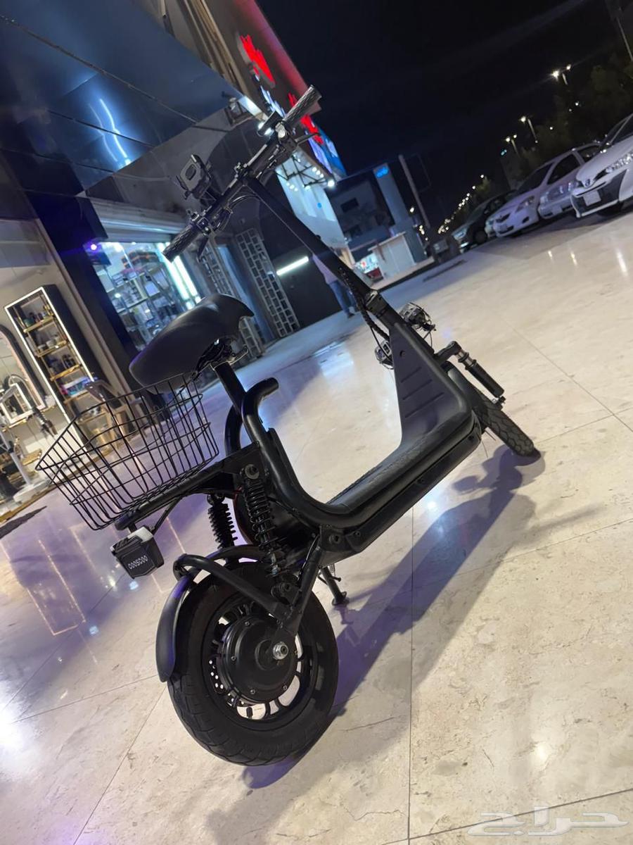 New scooter with Abu Salla64586663230978113