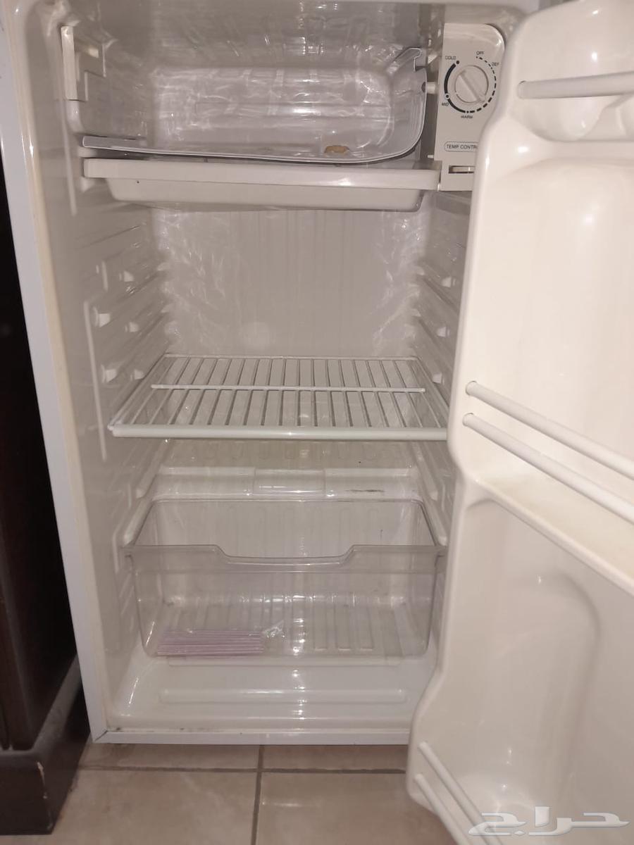 ثلاجه نص الحجم بحالة جيده64585167146754111