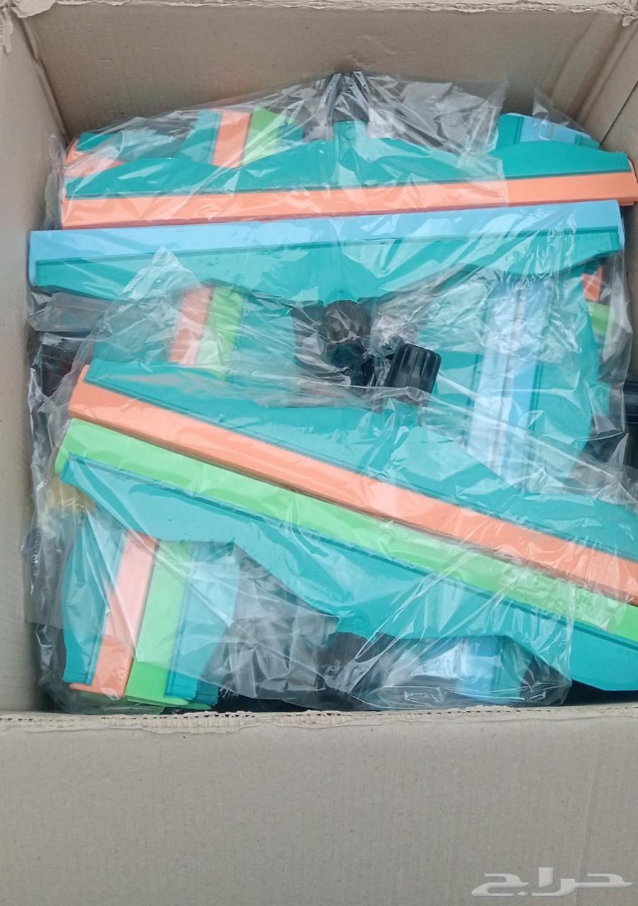 مساحات بلاط الاصلي تمسح وتنشف ما تبقي مويا مضمونه يوجد شحن و64588619582211110