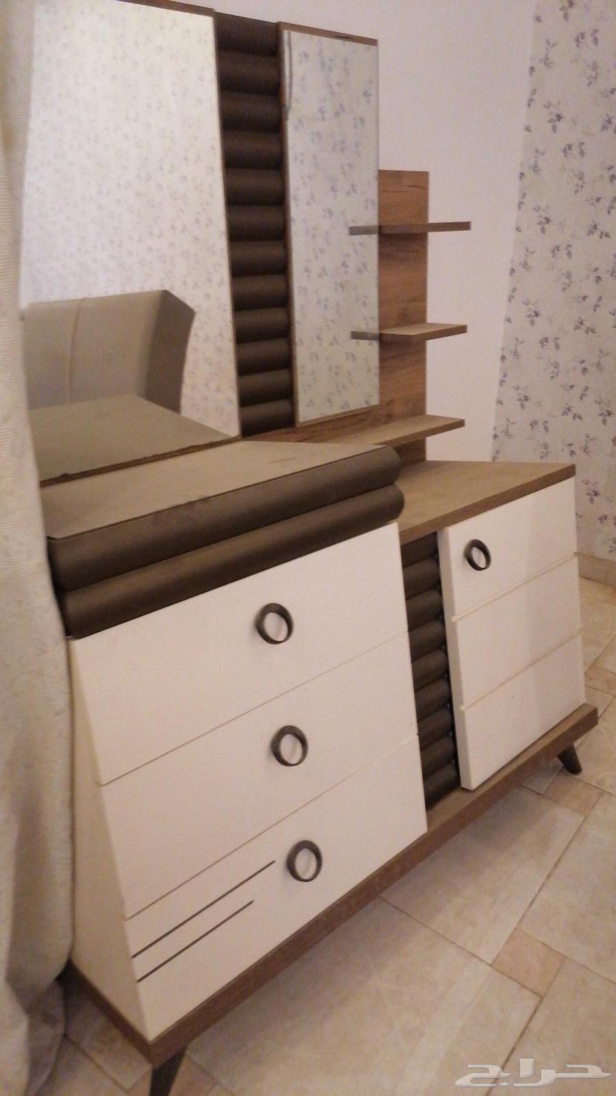 طاوله وتسريحه وسرير جديده ونضيفه الي صامل يجي خاص64591466533123110