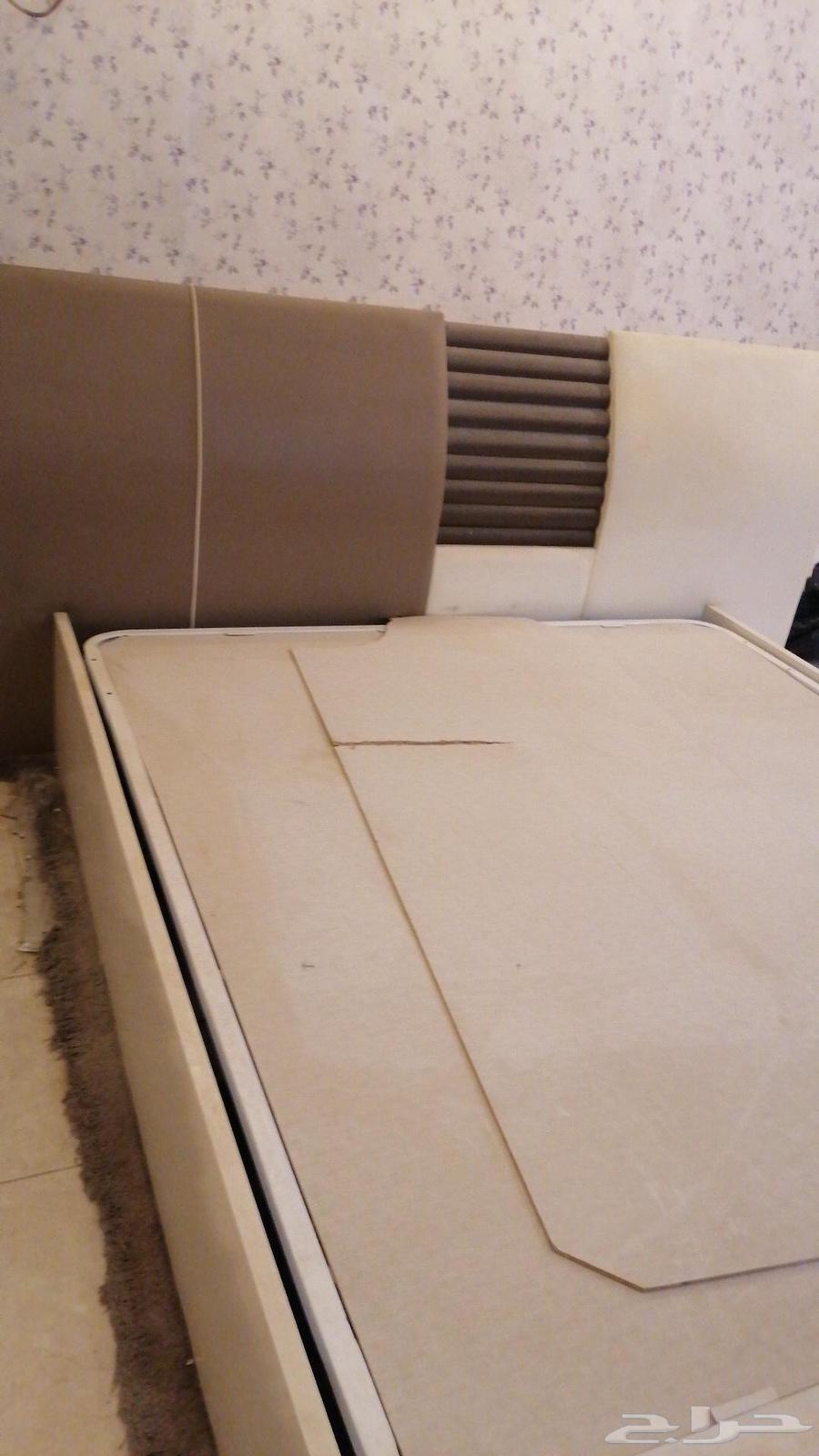 طاوله وتسريحه وسرير جديده ونضيفه الي صامل يجي خاص64591466533123111