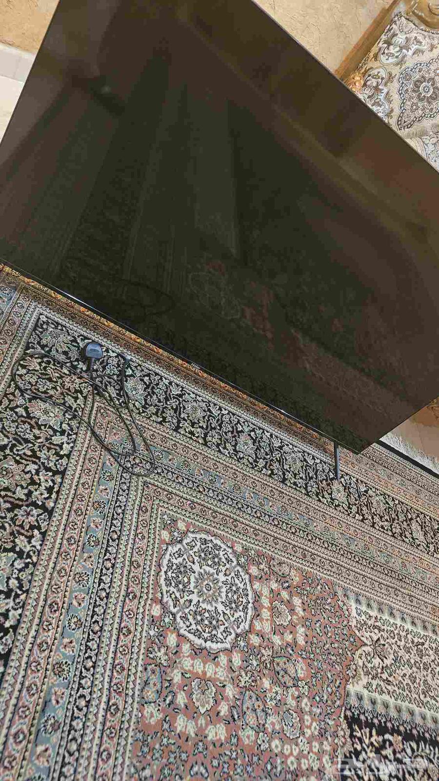 شاشات مستخدمه وحده مكسورة والثانية سليمه64592684986497111