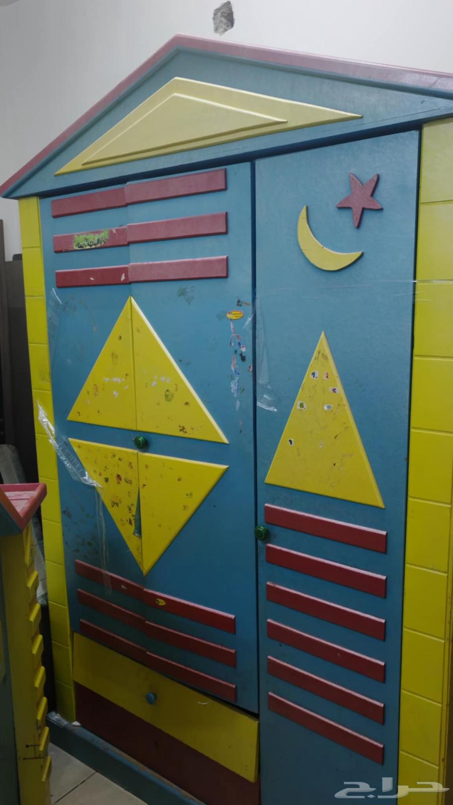 سرير ودولاب للبيع الملز بسعر 200 ريال شارع فاطمة الزهراء64595046829569111