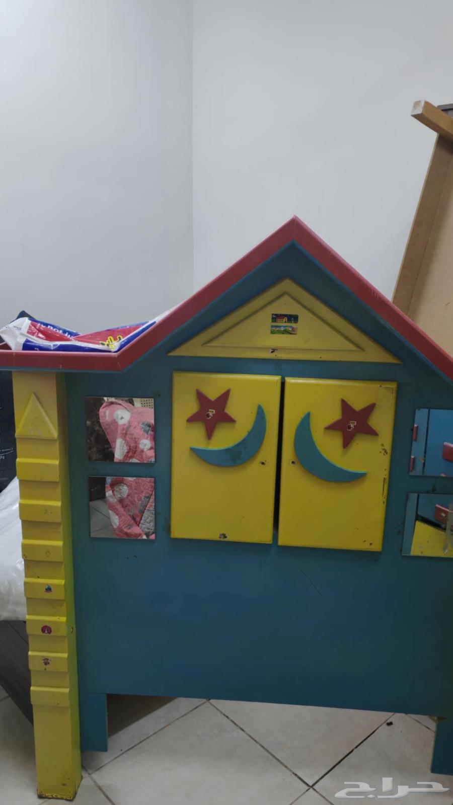 سرير ودولاب للبيع الملز بسعر 200 ريال شارع فاطمة الزهراء64595046829569110