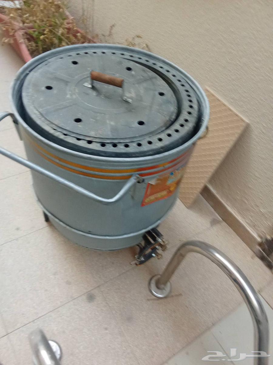 Tables with chairs, oven, and water filter device64594701248898114