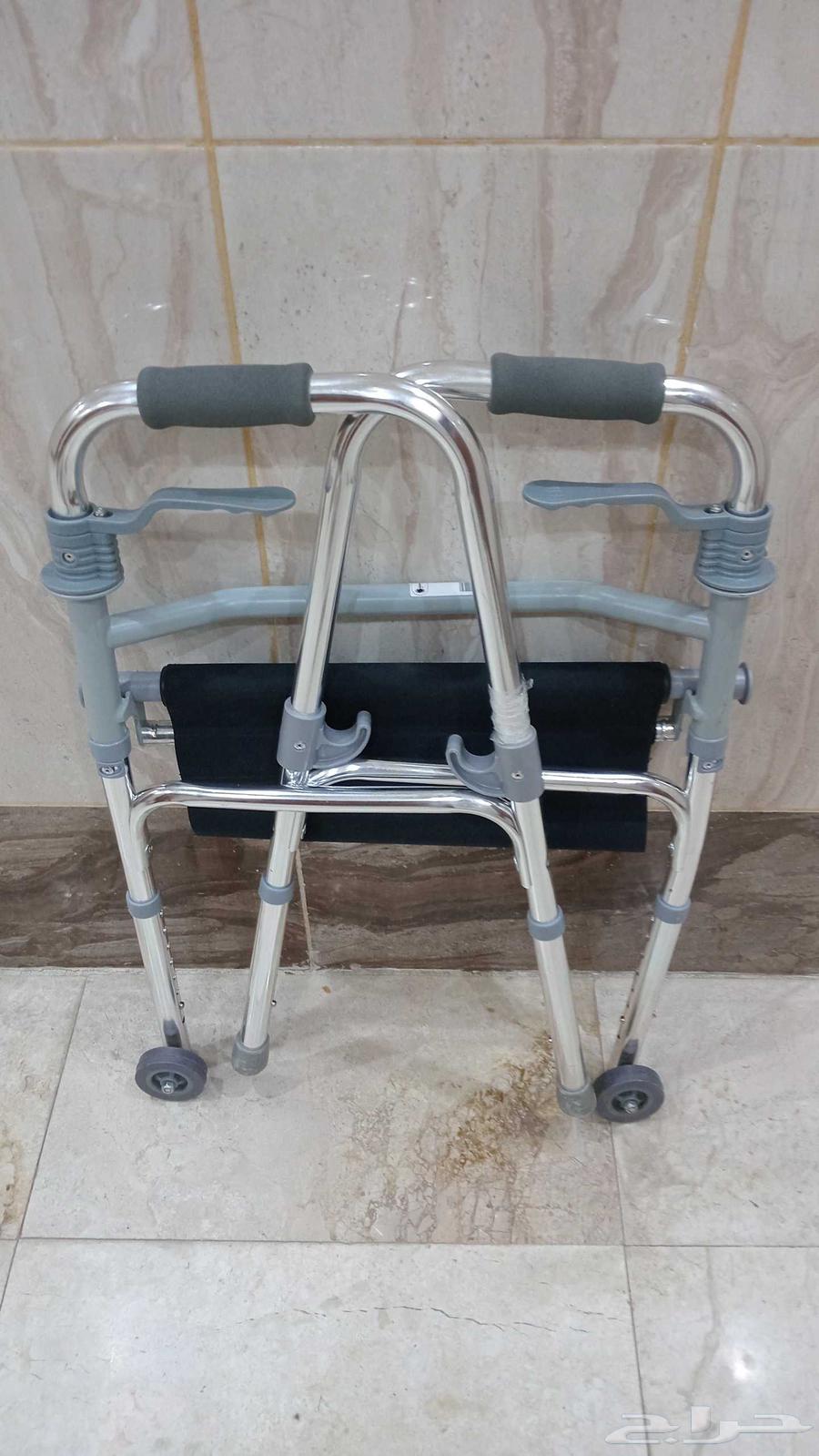 كرسي وعكاز ومشاي جديد64592129984898114