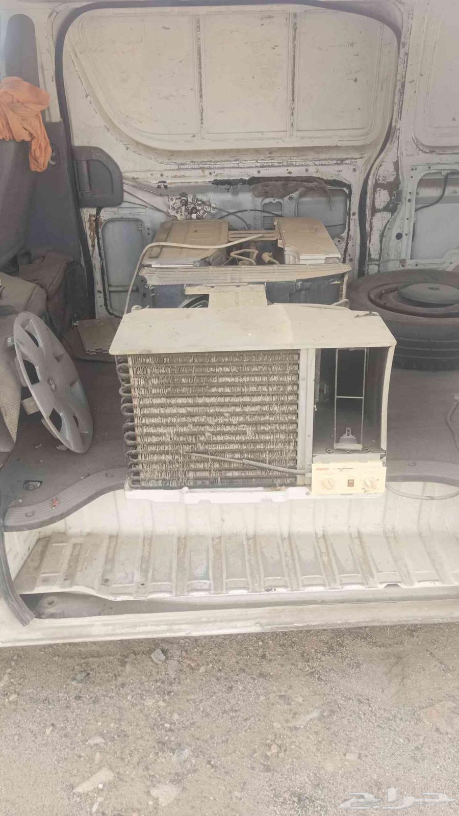 There are 3 air conditioners in excellent condition64592853992450111