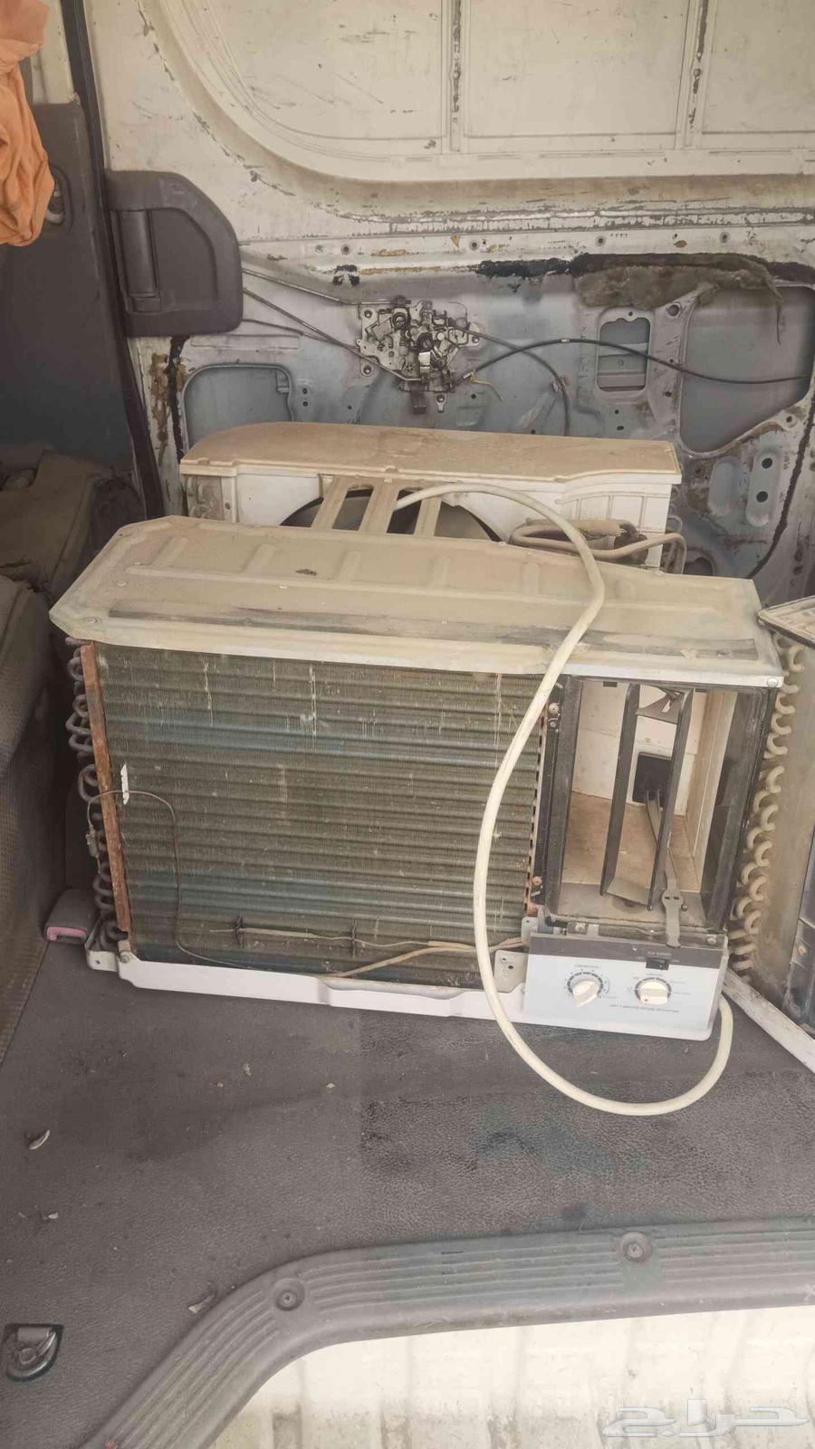 There are 3 air conditioners in excellent condition64592853992450110