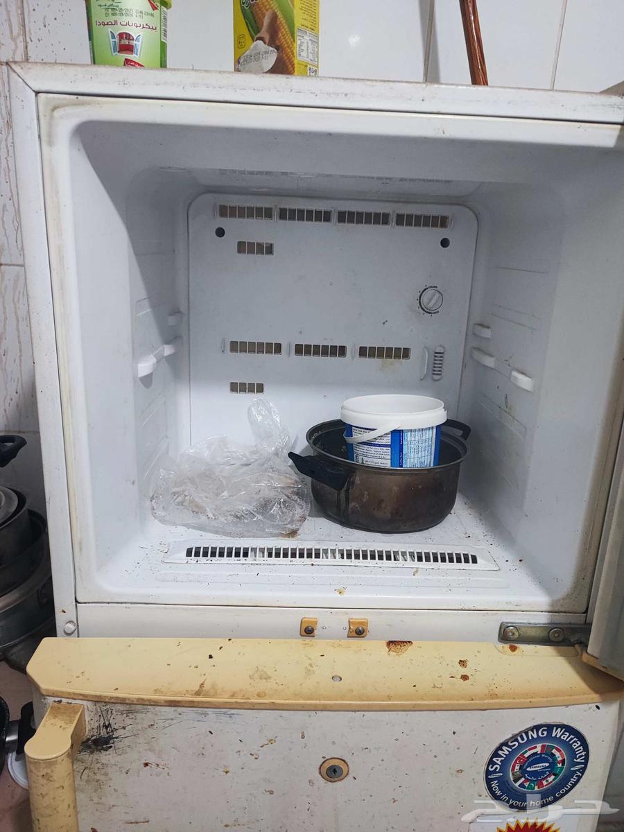 سرير خشب بالمرتبه ودولاب وكومودينو وثلاجه64594442549378111