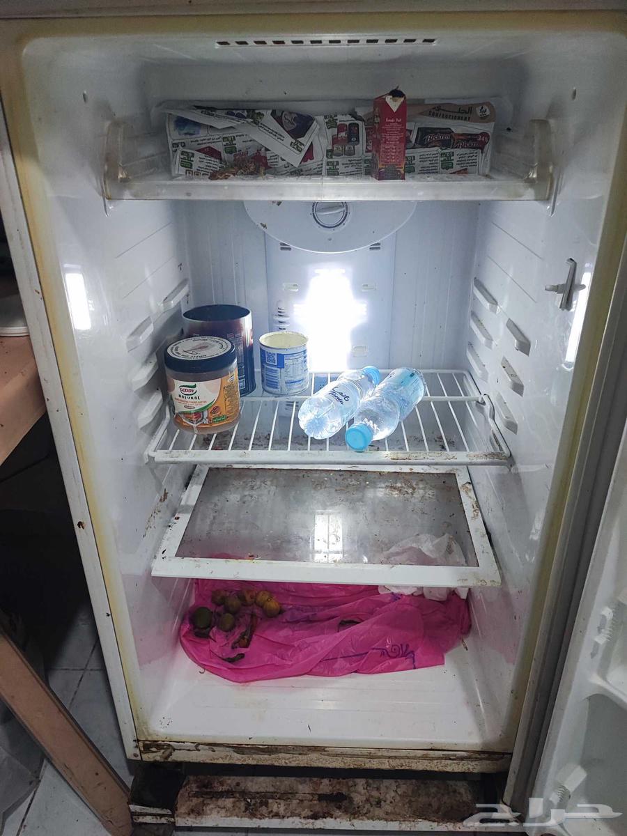 سرير خشب بالمرتبه ودولاب وكومودينو وثلاجه64594442549378112