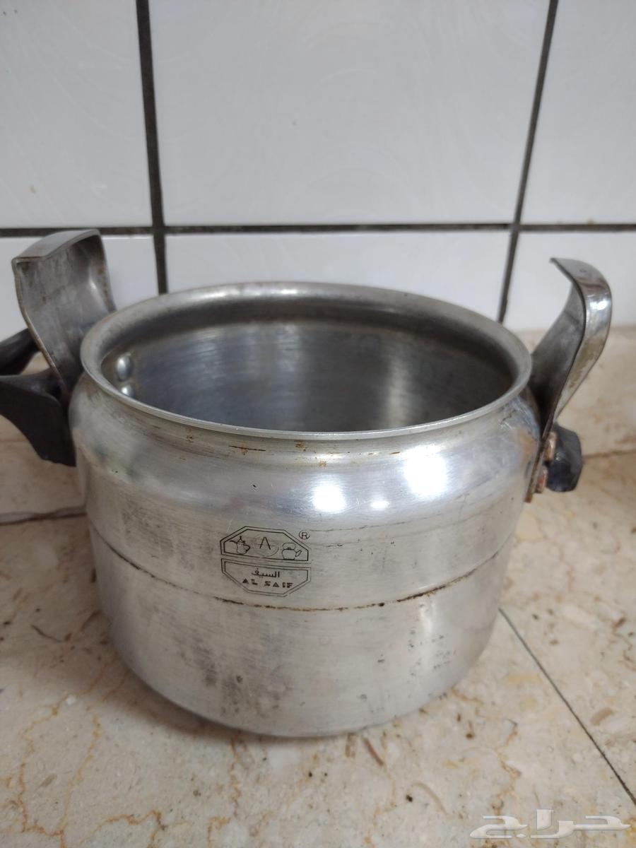 قدر ضغط ودولاب بوفيه وطاولات وعلب عطور ومودم ورفوف وشنطة مكي64592033668994110