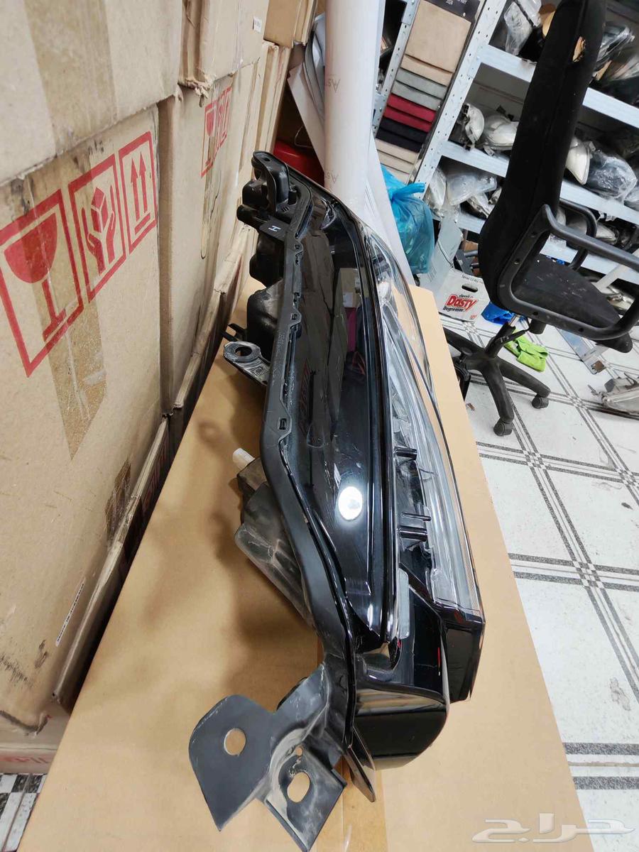 شمعه يسار كامري 2025 عدسه اصلي وكاله64593546470658111