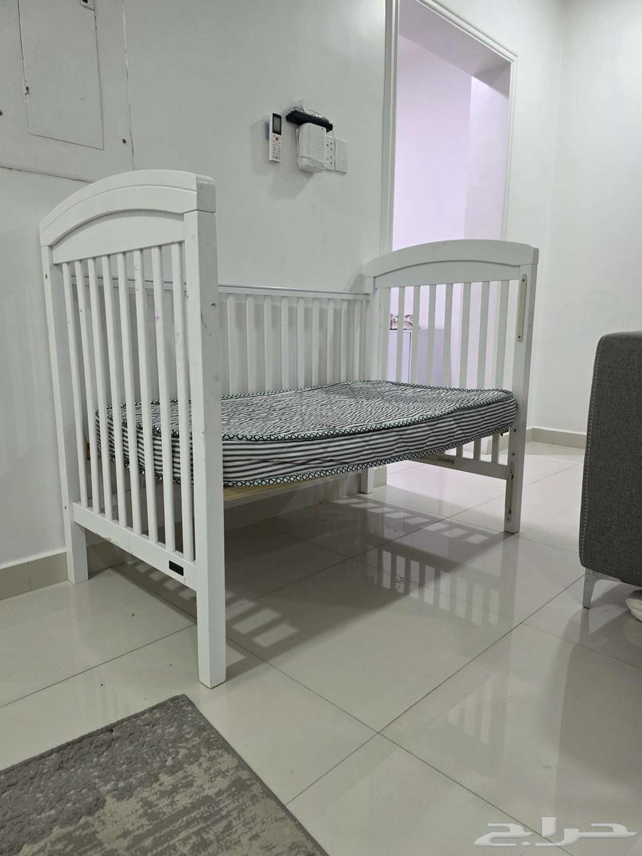 سرير اطفال مستعمل السعر 70 ريال .64592456743682112