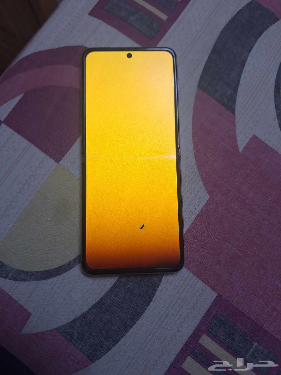 Galaxy ZFlip3 5G. Needs a screen, the rest of the phone has no scratches64592129939843111