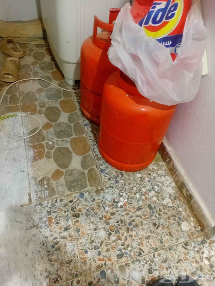 ثلاجة بحاله ممتازه بي 350 ريال و2 أسطوانة غاز بي 350 ريال64592708952193111