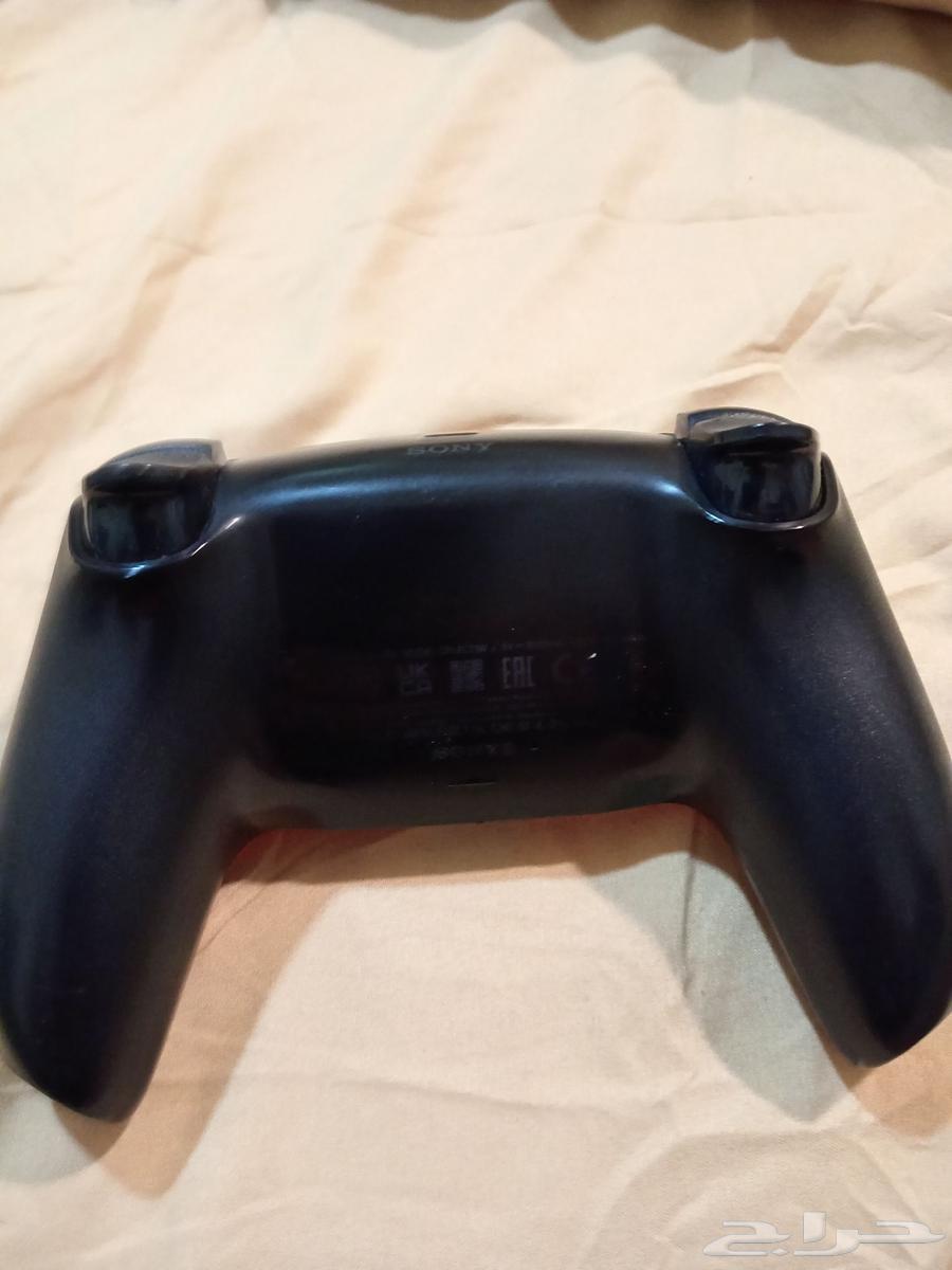 Sony Five controller is in good condition64592708979714110