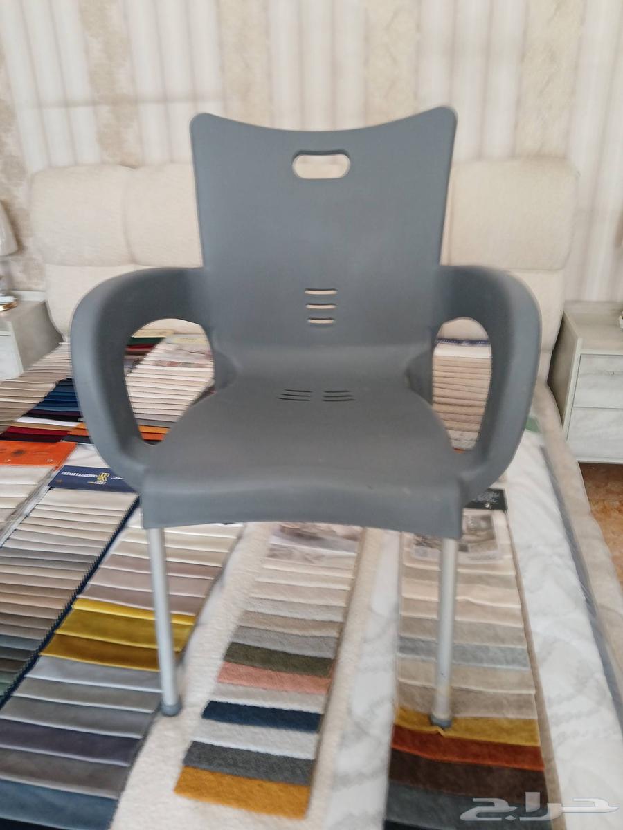 كرسي جلوس بلاستيك مستعمل بحاله جيده64595034613889111