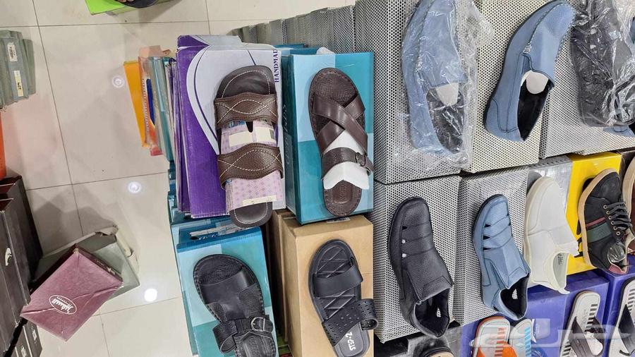 للبيع كمية أحذية وجزم منوع عدد 500حبة64594751661571110