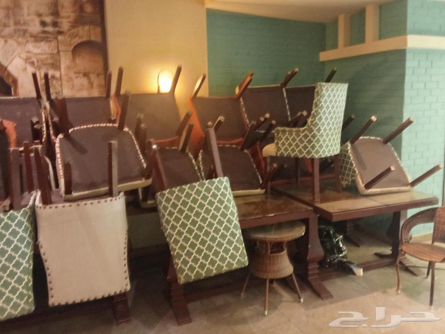 Tables with chairs, oven, and water filter device64594701248898111