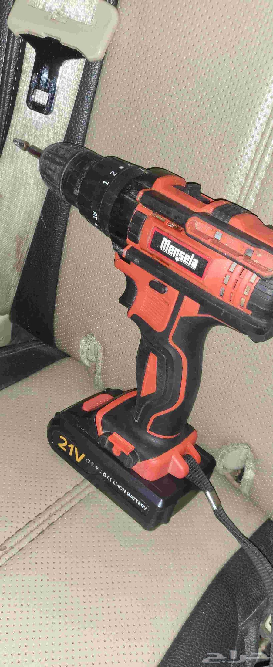 دريل بحاله ممتازه الازرق 50ريال شغال تمام والاحمر نظيف جدا64589104481793114