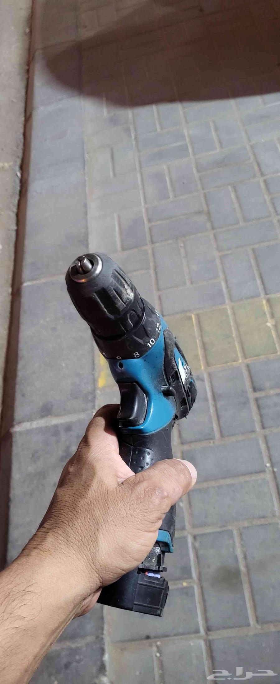 دريل بحاله ممتازه الازرق 50ريال شغال تمام والاحمر نظيف جدا64589104481793110