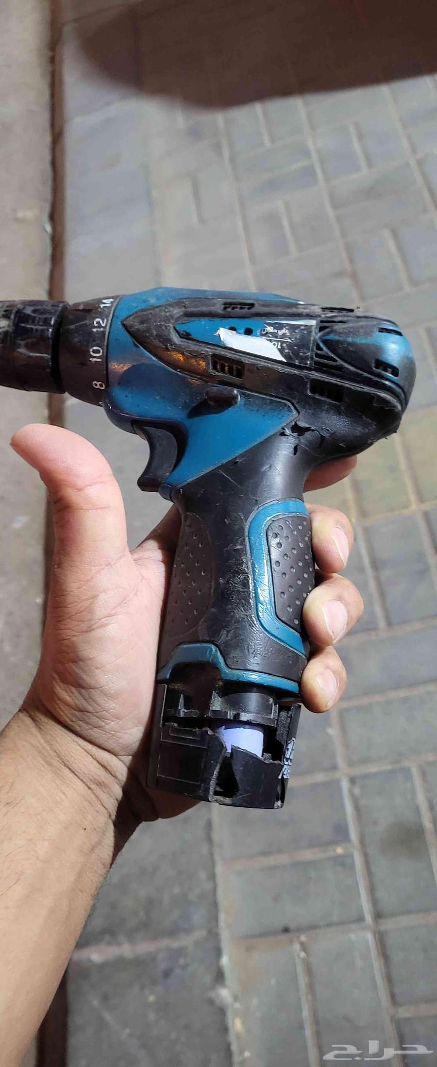 دريل بحاله ممتازه الازرق 50ريال شغال تمام والاحمر نظيف جدا64589104481793111