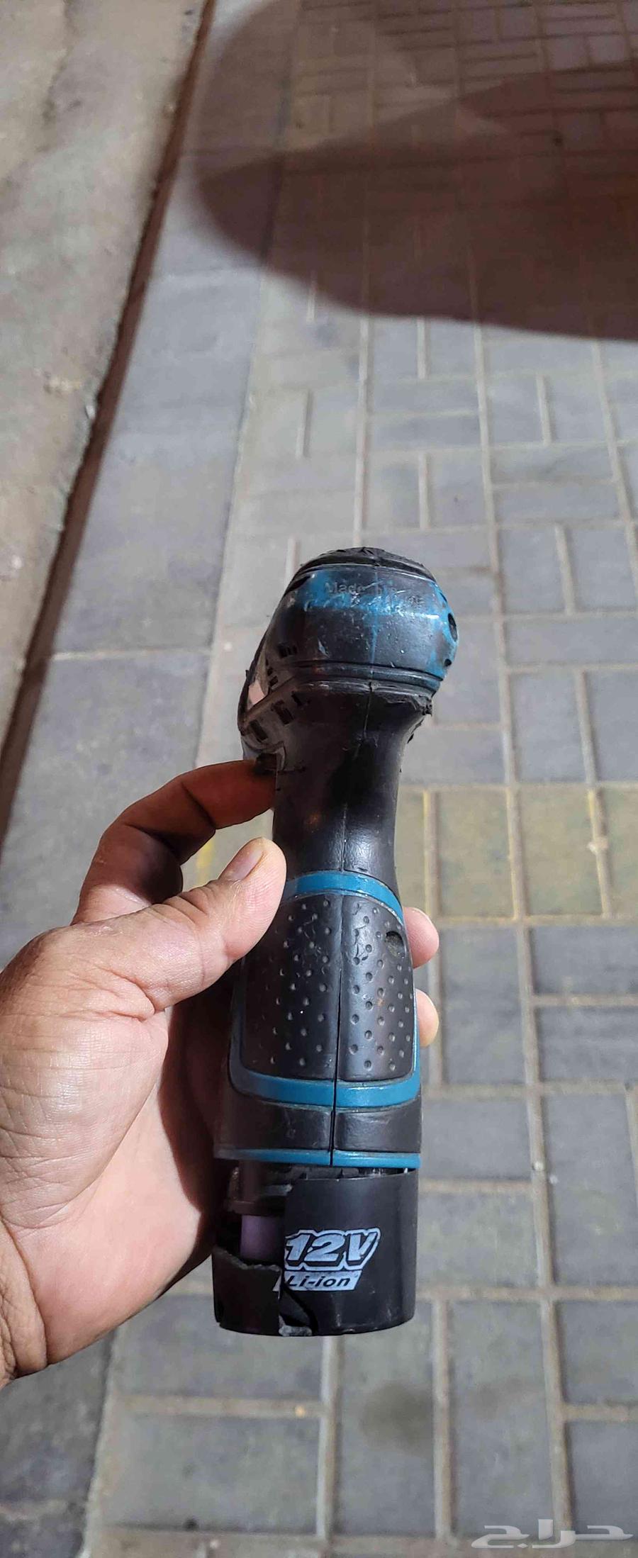 دريل بحاله ممتازه الازرق 50ريال شغال تمام والاحمر نظيف جدا64589104481793112