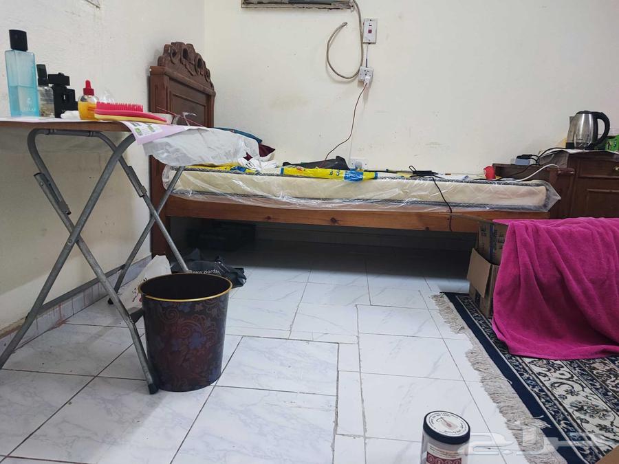 سرير خشب بالمرتبه ودولاب وكومودينو وثلاجه64594442549378113