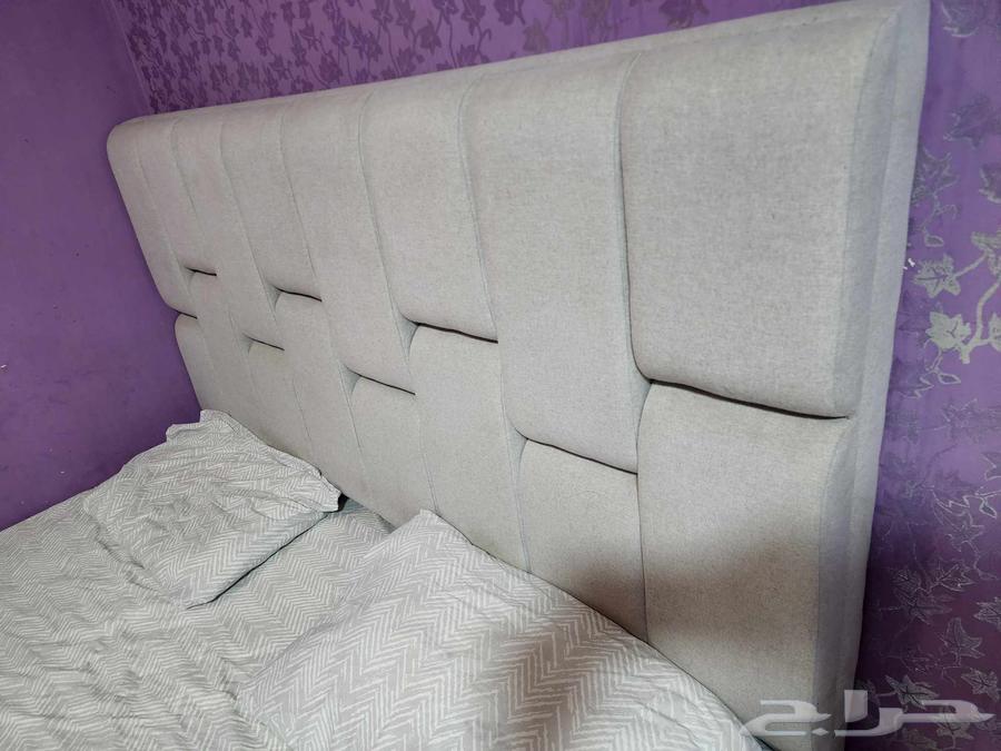 للبيع سرير كينج 180   200 فندقي بدون المرتبه   السعر 400 ريا64588198908418113