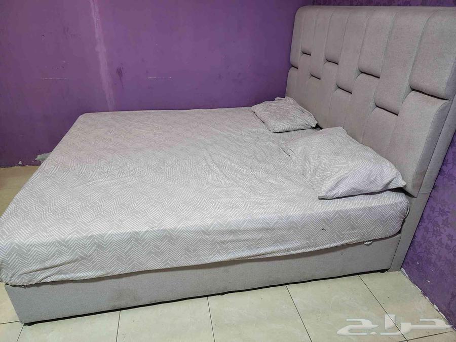 للبيع سرير كينج 180   200 فندقي بدون المرتبه   السعر 400 ريا64588198908418111