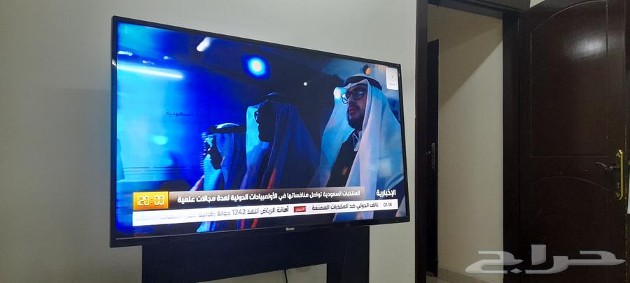 KMC 55-inch screen with large stand64593484986755110