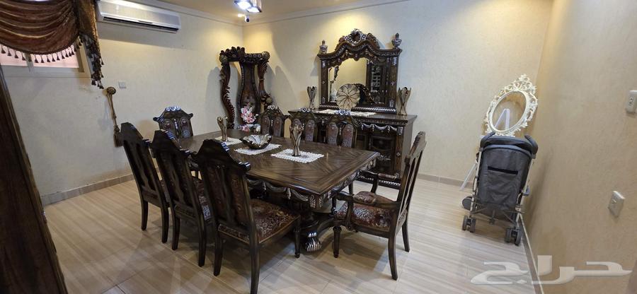 Dining table with 8 chairs for sale64541179454337110