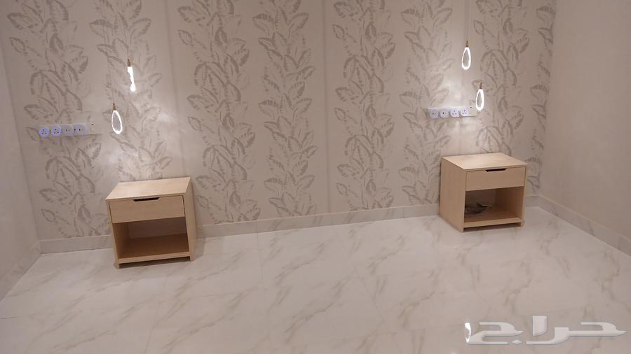 طاولة شاشه مع 2 كمدينات العرض 3و94 جديد64588396307971110