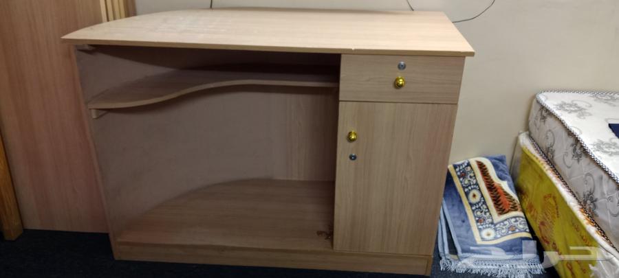 طاولات ارفف عرض منتجات وطاولة كاشير نظيفه جدا  استخدام بسيط64589686519809114