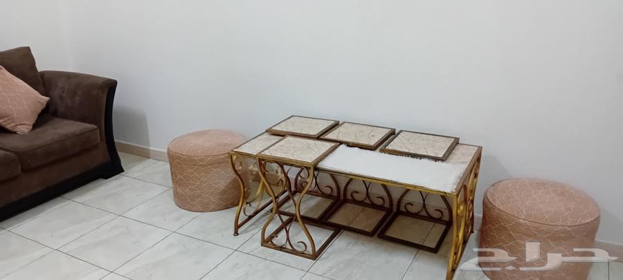 كنب وطاولة للبيع64591020351105112