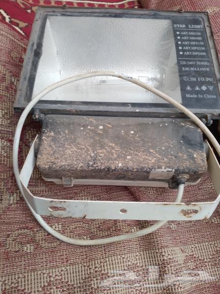 A large spotlight suitable for camps, stadiums, and big yards64592781529858112