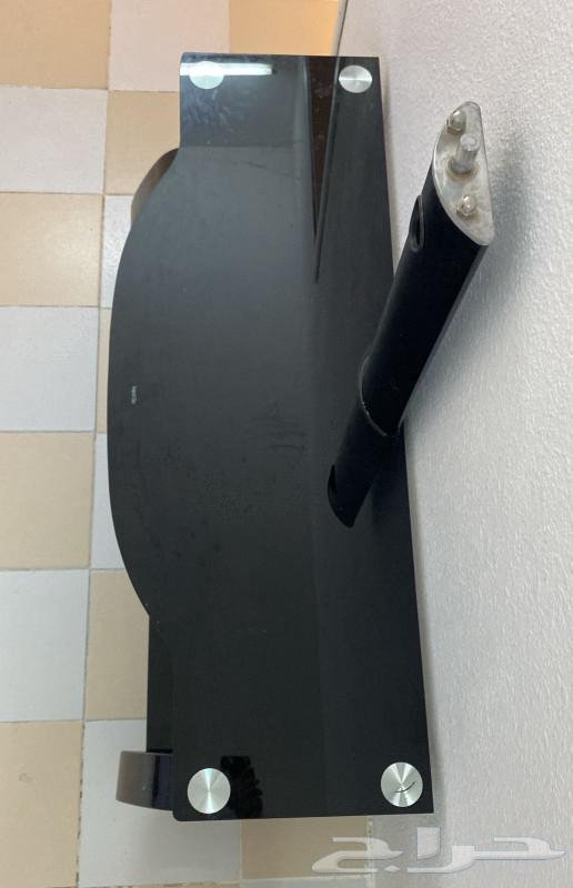 طاولة تلفزيون بحالة ممتازة64591514382465111