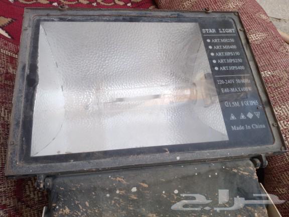 A large spotlight suitable for camps, stadiums, and big yards64592781529858110