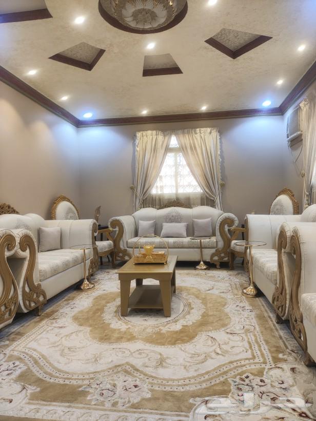 9 pieces for sale with carpets, tables, and curtains64590849946114110