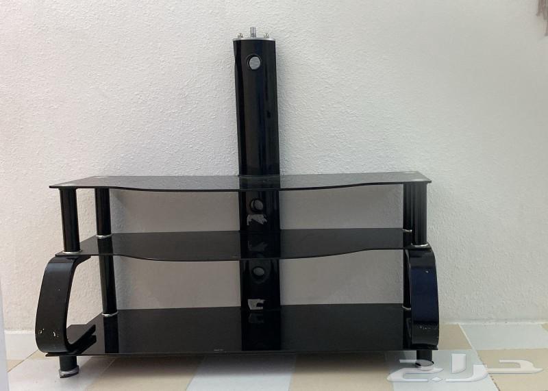طاولة تلفزيون بحالة ممتازة64591514382465110