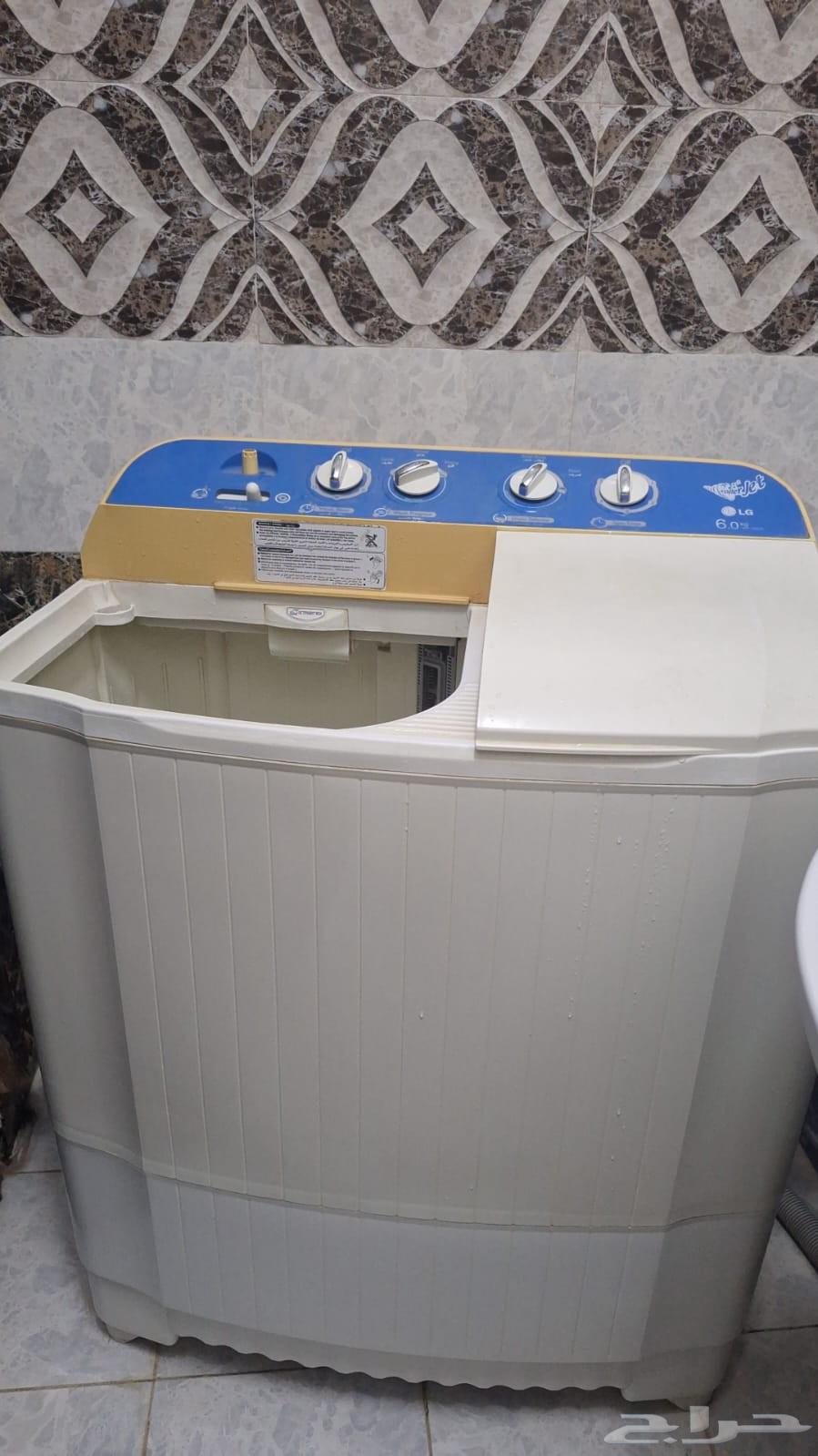 For sale: 1 oven, 1 refrigerator, 1 kitchen, 1 washing machine, 2 air conditioners, 1 broken 32-inch plasma64593167455106111