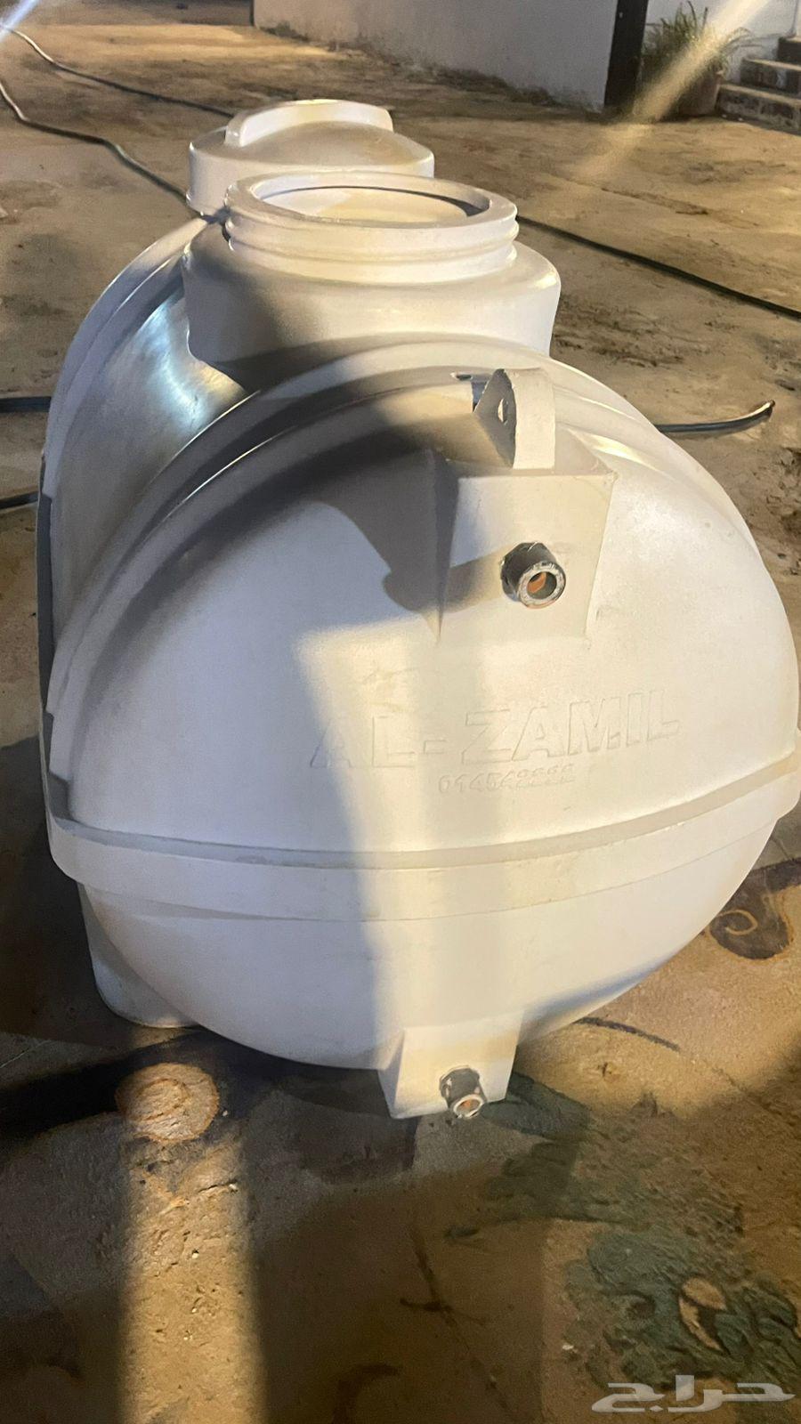 خزان شبه جديد للبيع64588359655810110