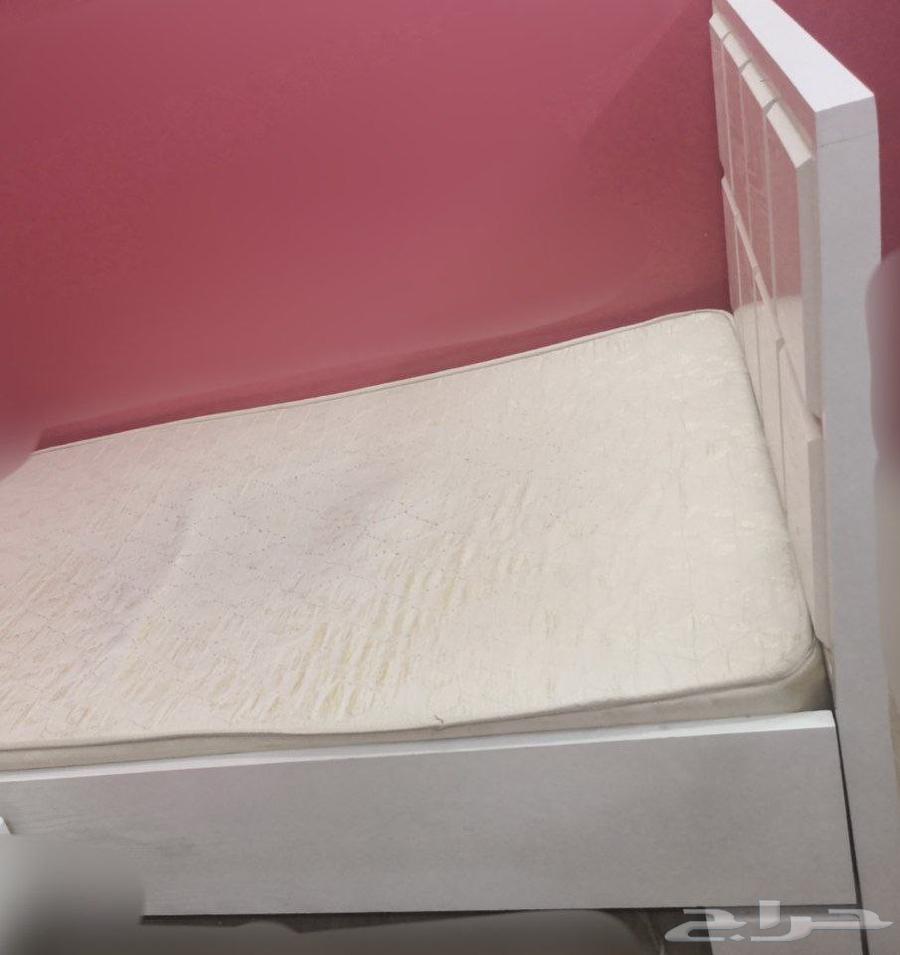 للبيع سرير ومرتبة مقاس نفر ونص بحالة ممتازة64595894569091111