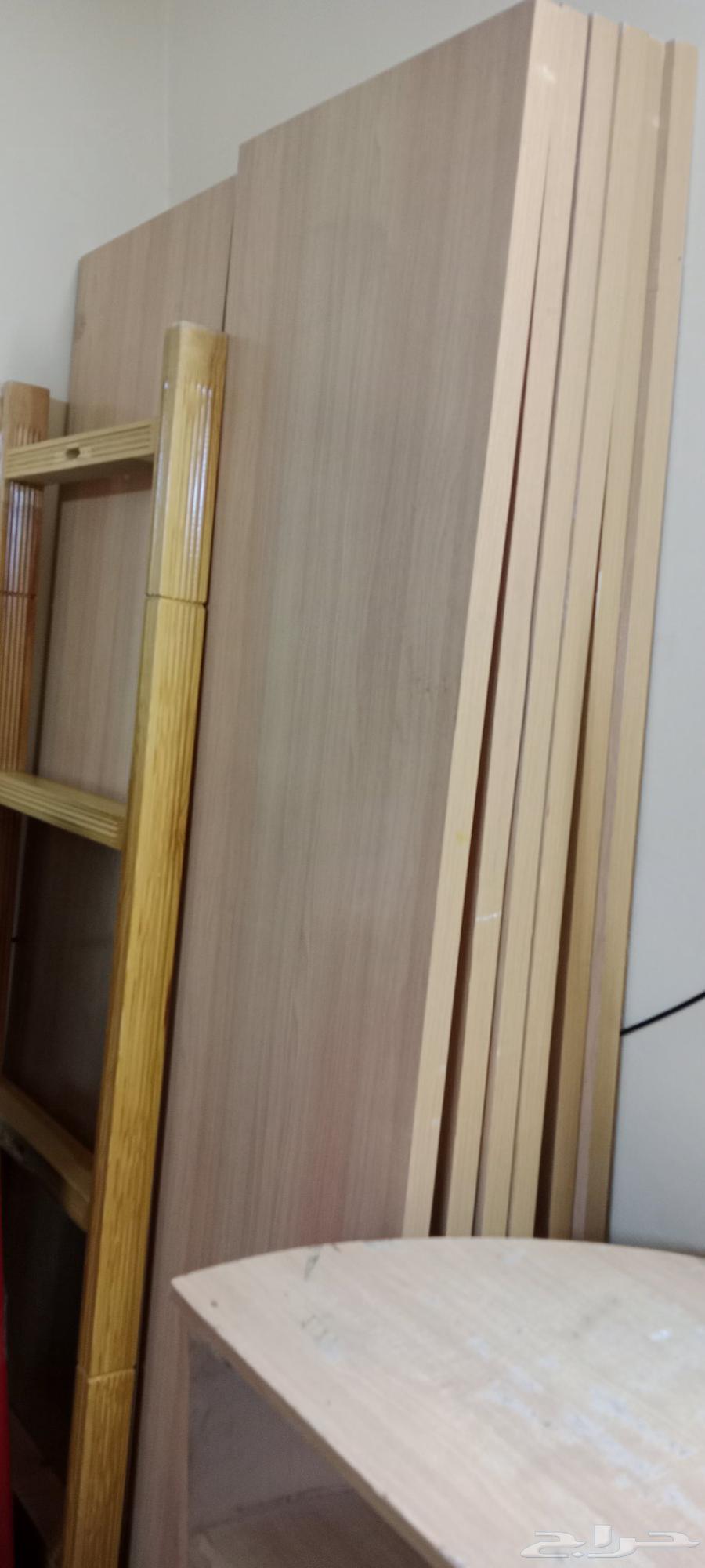 طاولات ارفف عرض منتجات وطاولة كاشير نظيفه جدا  استخدام بسيط64589686519809113