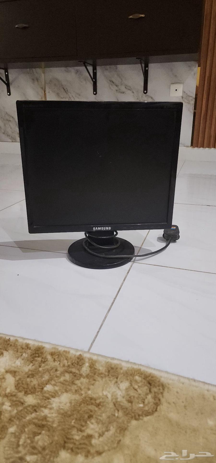 شاشة سامسونج للكمبيوتر المكتبي وطاولة64594163326083110