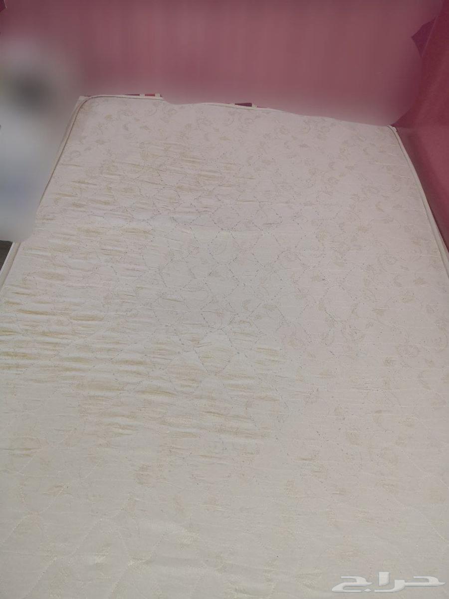 للبيع سرير ومرتبة مقاس نفر ونص بحالة ممتازة64595894569091114