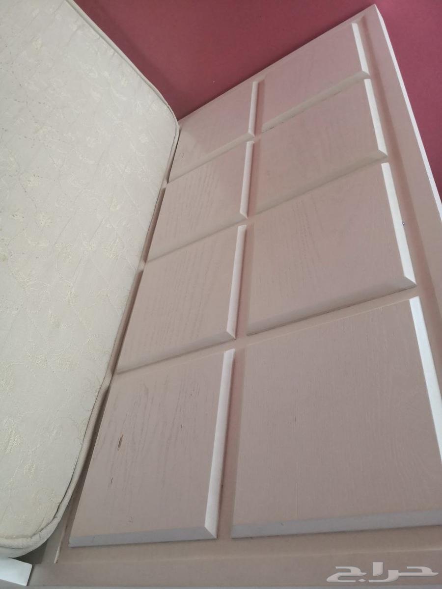 للبيع سرير ومرتبة مقاس نفر ونص بحالة ممتازة64595894569091110