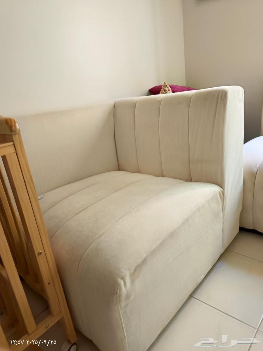 كنب حرف L ممتاز للبيع خشب متين ومريح لون بيج فاتح بسعر رمزي64594053787393111