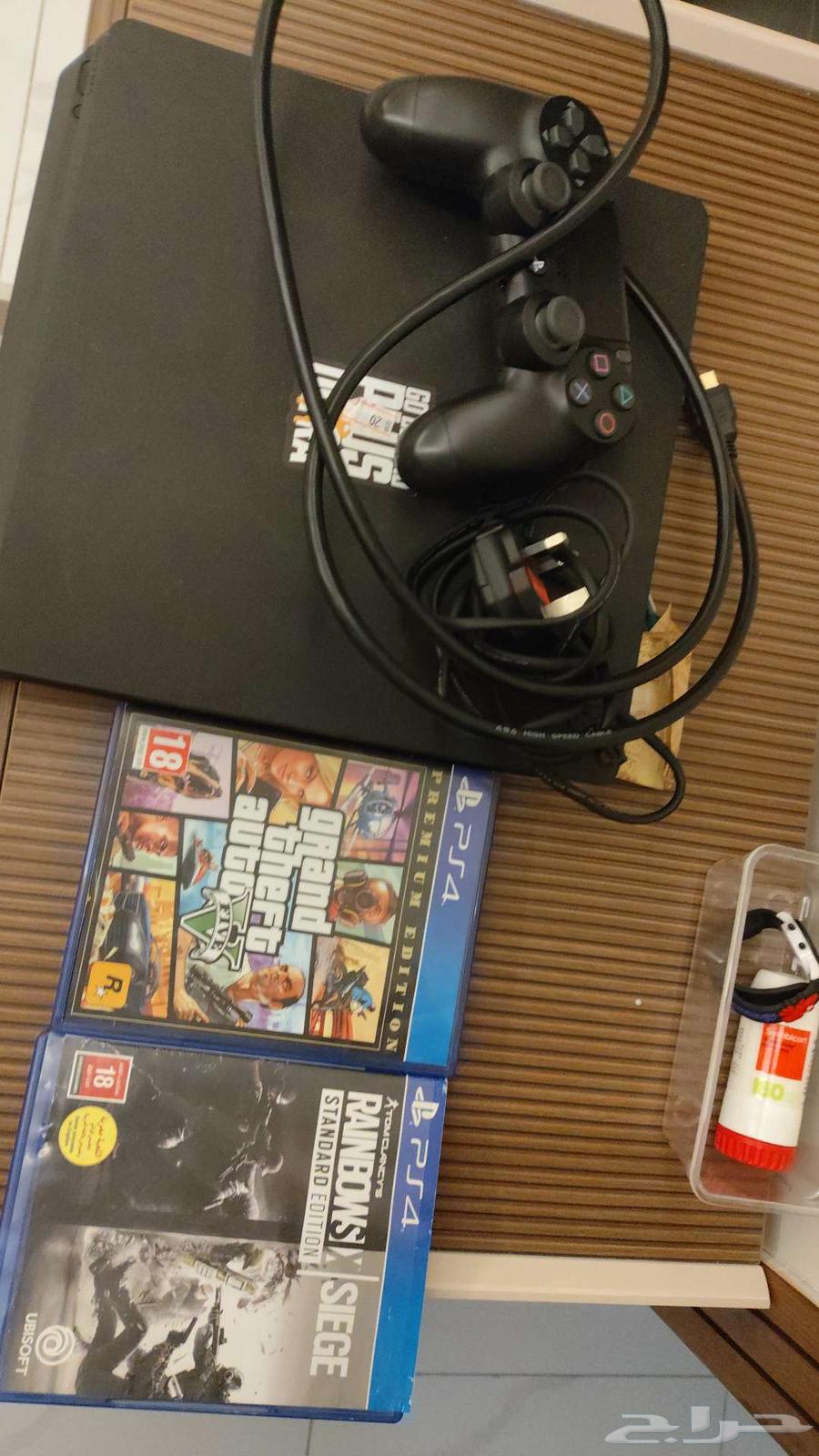 سوني 4 نظيف مع يد واحده والأسلاك وشريطين64598979063555110