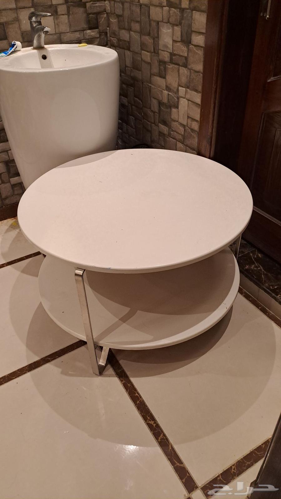 طاوله دائريه ب 200 ريال64598376259459110